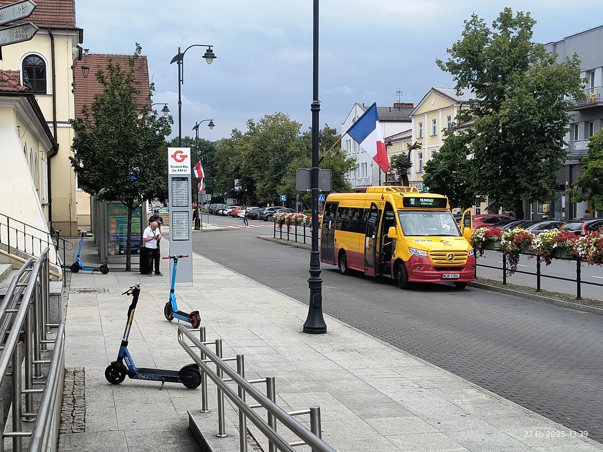 JMadrjas's tweet image. Z dużą przyjemnością skorzystałem wreszcie z Grodziskich Przewozów Autobusowych 👌 Częste kursy w niedzielę nieustannie mnie zachwycają
Brakuje mi trochę (albo nie znalazłem) informacji JAK kupić bilet ;)