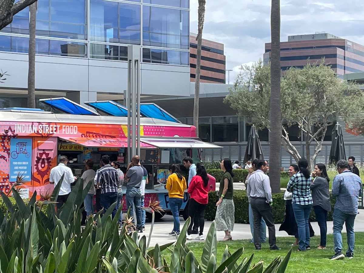 Cohesity's tweet image. Lunch break or food fest? 🎪🌮☀️
This month’s Connect Clubhouse at HQ brought the flavor and the fun, food trucks rollin’ in, sunshine beaming, and vibes at an all-time high! 💃🕺💚
Proof that workdays can totally feel like recess (but with better snacks). 😎
#LifeAtCohesity…