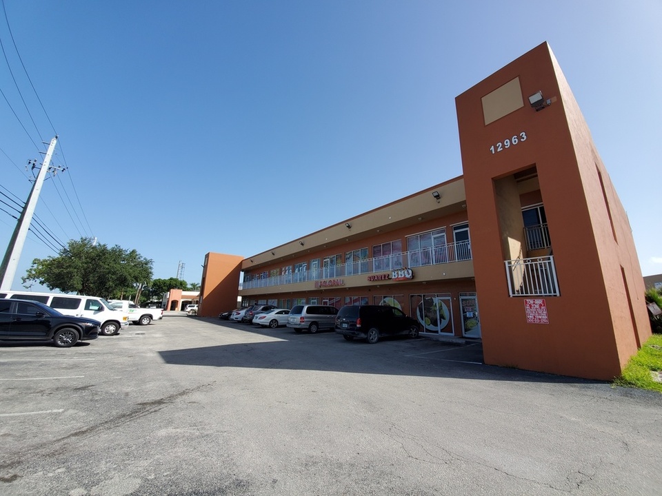 theBrokerList's tweet image. Okeechobee Rd - Hialeah Gardens Office /Retail Space #HIALEAH #Florida #CRE #Office #MultiTenantOffice thebrokerlist.com/properties/oke…