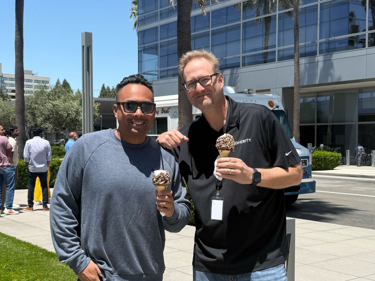 Cohesity's tweet image. Lunch break or food fest? 🎪🌮☀️
This month’s Connect Clubhouse at HQ brought the flavor and the fun, food trucks rollin’ in, sunshine beaming, and vibes at an all-time high! 💃🕺💚
Proof that workdays can totally feel like recess (but with better snacks). 😎
#LifeAtCohesity…