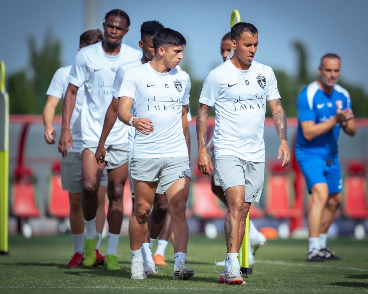 mnbralainfc's tweet image. 📰 – الاتحاد الرياضي:
• تسير تحضيرات العين وفق حالة عالية من الجدية والالتزام والانضباط من اللاعبين، في ظل ارتفاع حالة التنافس بين جميع العناصر للدخول إلى التشكيلة الأساسية، قبل الموسم المقبل الذي يدخله الفريق بدوافع كبيرة، من أجل العودة إلى منصات التتويج.
