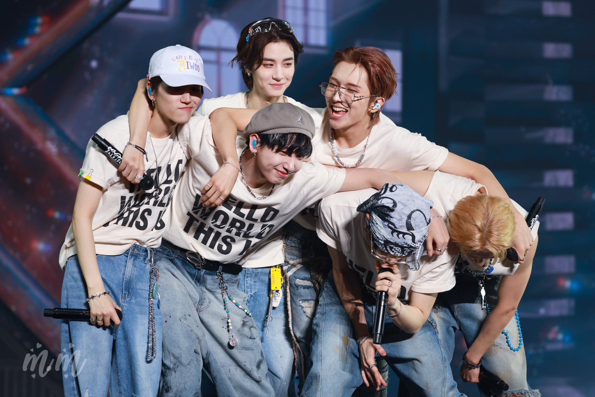 WOON4G1's tweet image. not from the beginning, but forever 'til the end. I love you so much, boynextdoor 🥹🩵