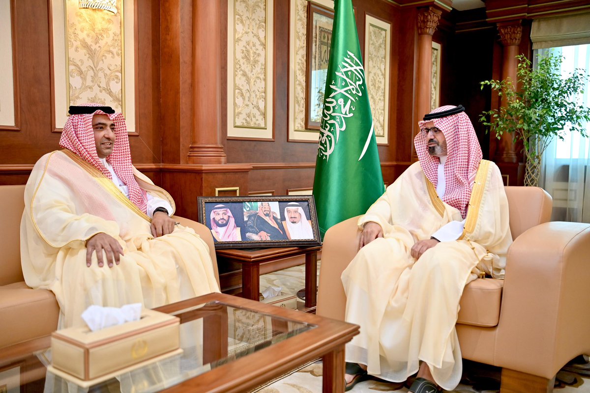 سمو نائب أمير منطقة جازان 
#ناصر_بن_محمد
يستقبل رئيس مجلس إدارة مؤسسة الملك عبدالله بن عبدالعزيز لوالدية للإسكان التنموي.