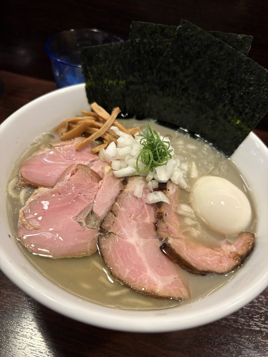 ichi265's tweet image. 麺屋 ルリカケス
🍜143-18-1/3
【限定】
特製冷やし濃厚煮干そば(伊吹いりこ)1600円
大盛150円
冷やされた濃厚煮干しスープがたまらない😆
ご馳走さま😊
2025.7.27
#麺屋ルリカケス #ラーメン #冷やし濃厚煮干そば