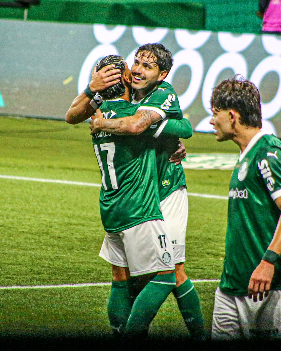 _Jonathananjos_'s tweet image. 📊 Ranking de participações em gols da Nova Era (desde 2015)
🔥 Jogadores do elenco atual no top 50:
2️⃣ Raphael Veiga – 156 participações
6️⃣ Flaco López – 52 participações
8️⃣ Gustavo Gómez – 50 participações
🔟 Marcos Rocha – 45 participações
1️⃣9️⃣ Piquerez – 33 participações…