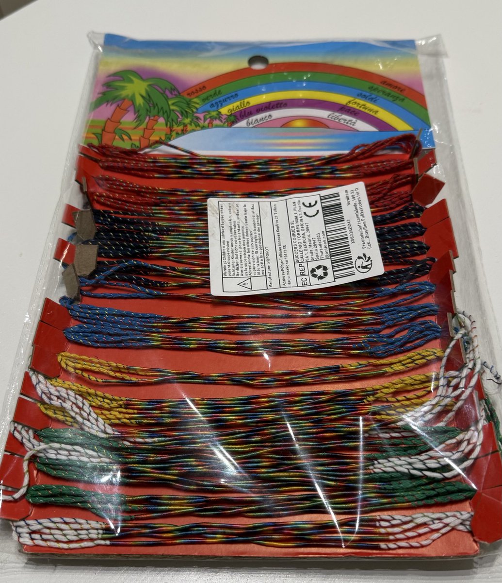 Anormale9's tweet image. Che brutta fine che ho fatto, Parte seconda.
Figlia che per due braccialetti mi fa comprare tutto il pacco. π
π