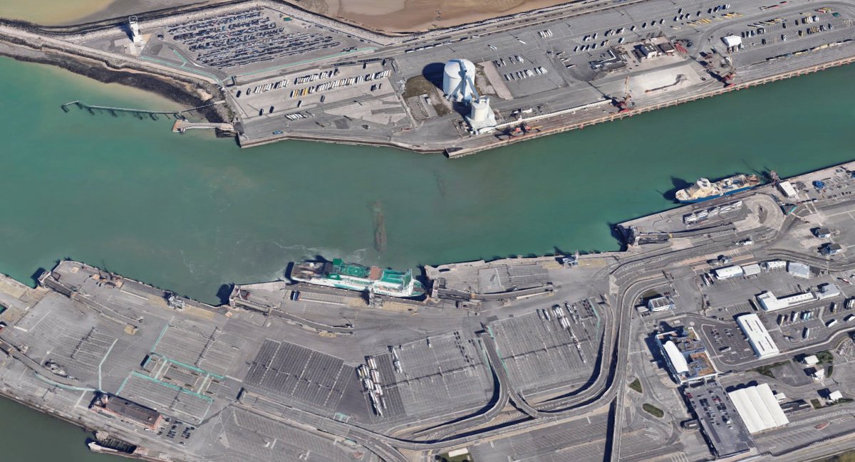 fathoms_deep's tweet image. So looking at an aerial of Calais, there has to be a story there. 🤔 Looks like a tanker, I'm surmising the dock's quite deep. Another smaller ship to the North East.