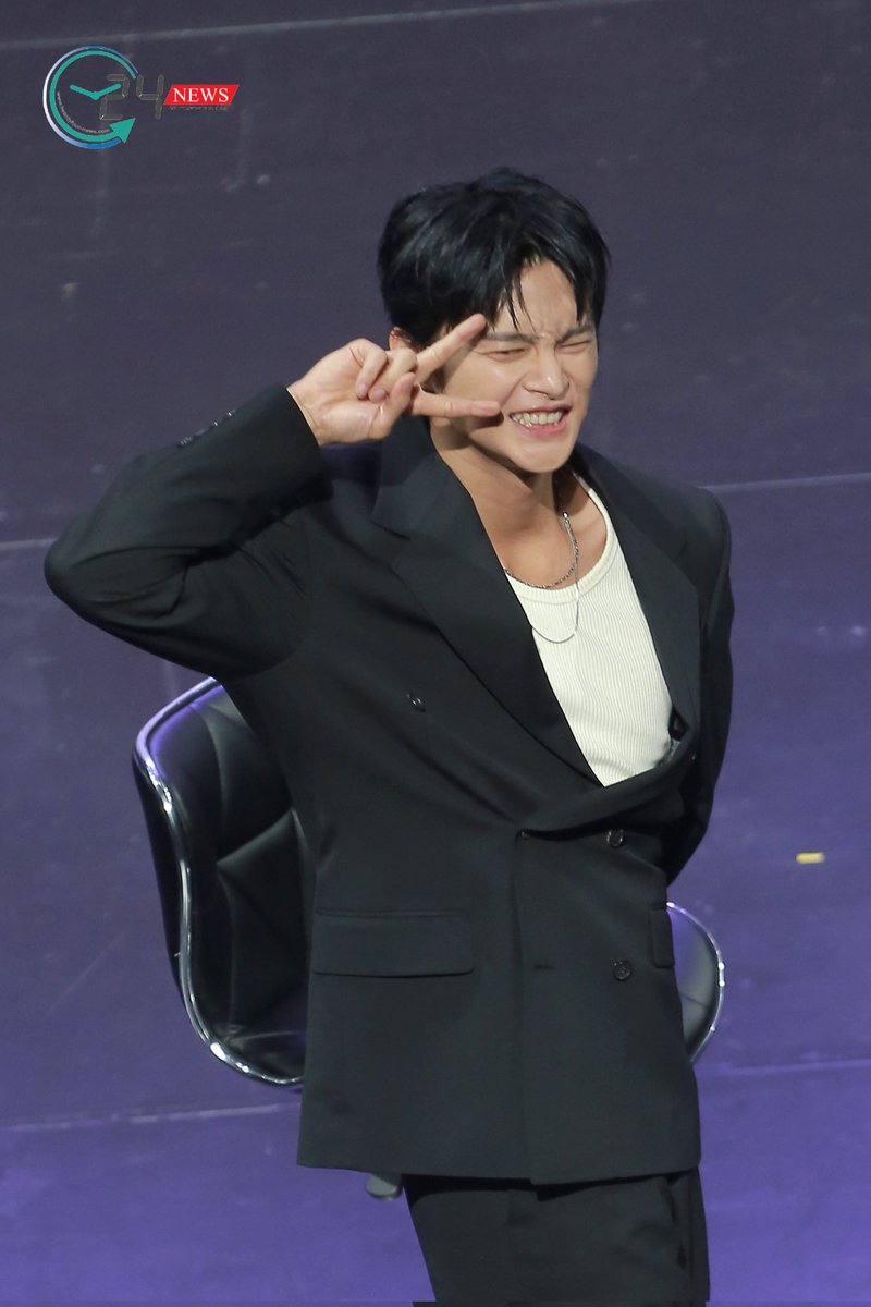Twentyfournew's tweet image. ท่าสุดคิ้วท์ โดย ซออินกุก
2025 SEO IN GUK ASIA FANMEETING TOUR IN BANGKOK 'Heart Cookie'
#SeoInGukXFanmeetinginBKK
#서인국 #SEOINGUK #ซออินกุก
#하트쿠키 #HeartCookie