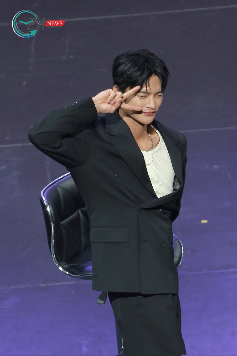 Twentyfournew's tweet image. ท่าสุดคิ้วท์ โดย ซออินกุก
2025 SEO IN GUK ASIA FANMEETING TOUR IN BANGKOK 'Heart Cookie'
#SeoInGukXFanmeetinginBKK
#서인국 #SEOINGUK #ซออินกุก
#하트쿠키 #HeartCookie