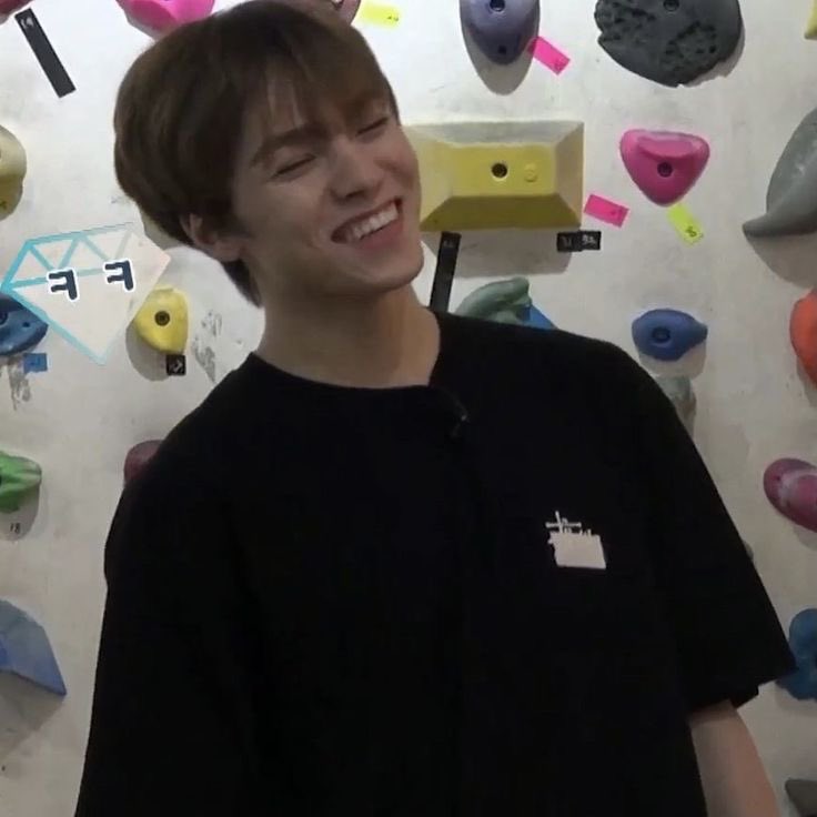vernonewoo's tweet image. 😆🖤