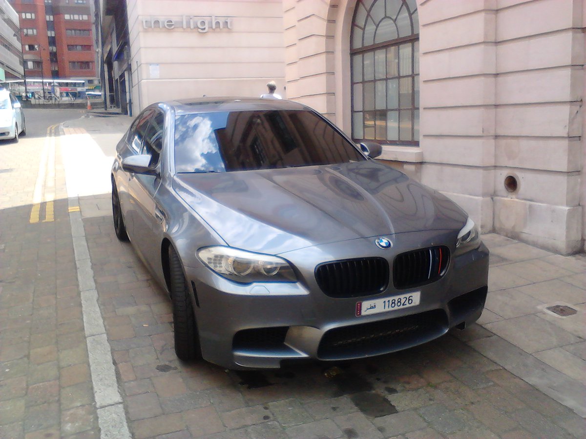 fracta70911's tweet image. Did you know that some rich people from Qatar (5,500 kilometres/3,400 miles) from the UK, bring their own cars when they visit?
This M5 in Leeds is actually the cheapest & oldest I've seen from them because they usually bring the latest & most expensive cars especially in London