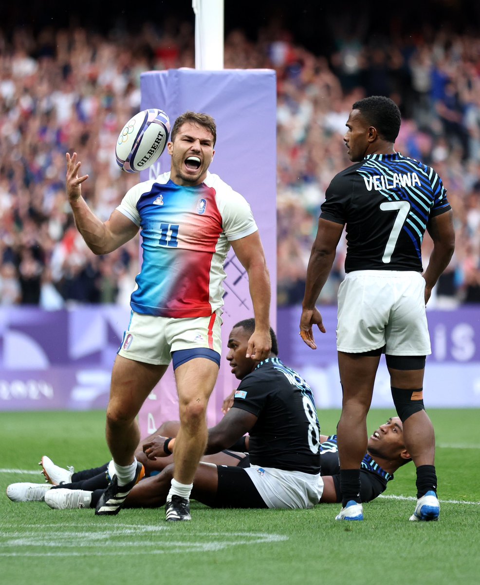 SVNSSeries's tweet image. A year ago today… 🏅

@francerugby secured gold at the #Paris2024 🇫🇷