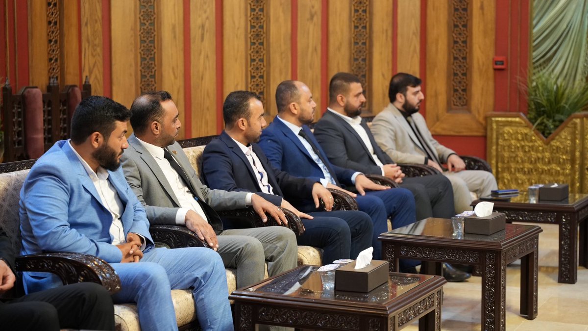 AleppoGov1's tweet image. زار وزير الإعلام د. حمزة المصطفى محافظة حلب اليوم برفقة وفد من الوزارة، والتقى المحافظ عزام الغريب وعدداً من الإعلاميين لمناقشة واقع القطاع الإعلامي والتحديات التي تواجهه، وطرح مقترحات لتطوير الأداء وتعزيز التواصل.
#محافظة_حلب
