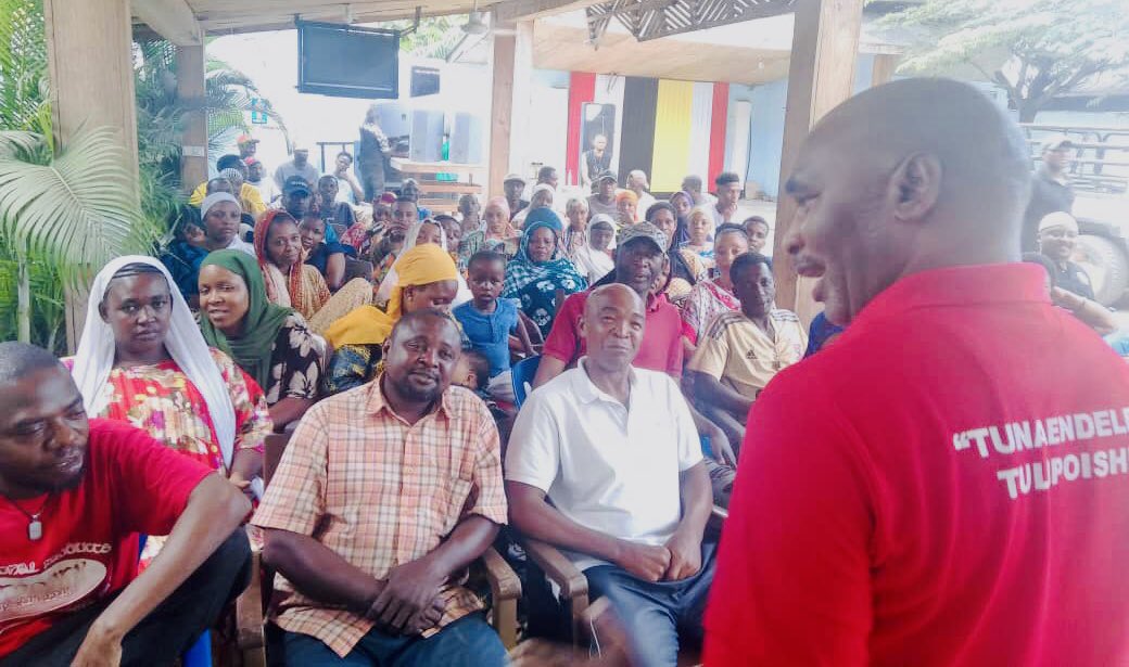 ChaummaT's tweet image. Leo July 27,2025 Naibu katibu Mkuu Bara wa CHAUMMA Mh.Benson Kigaila akizungumza na wanachama pamoja na watia nia wa Udiwani na Ubunge Jimbo la Bagamoyo.
📍MKOA WA PWANI
#Tunaendeleatulipoishia
#C4c
#Pigakurayaukombozi