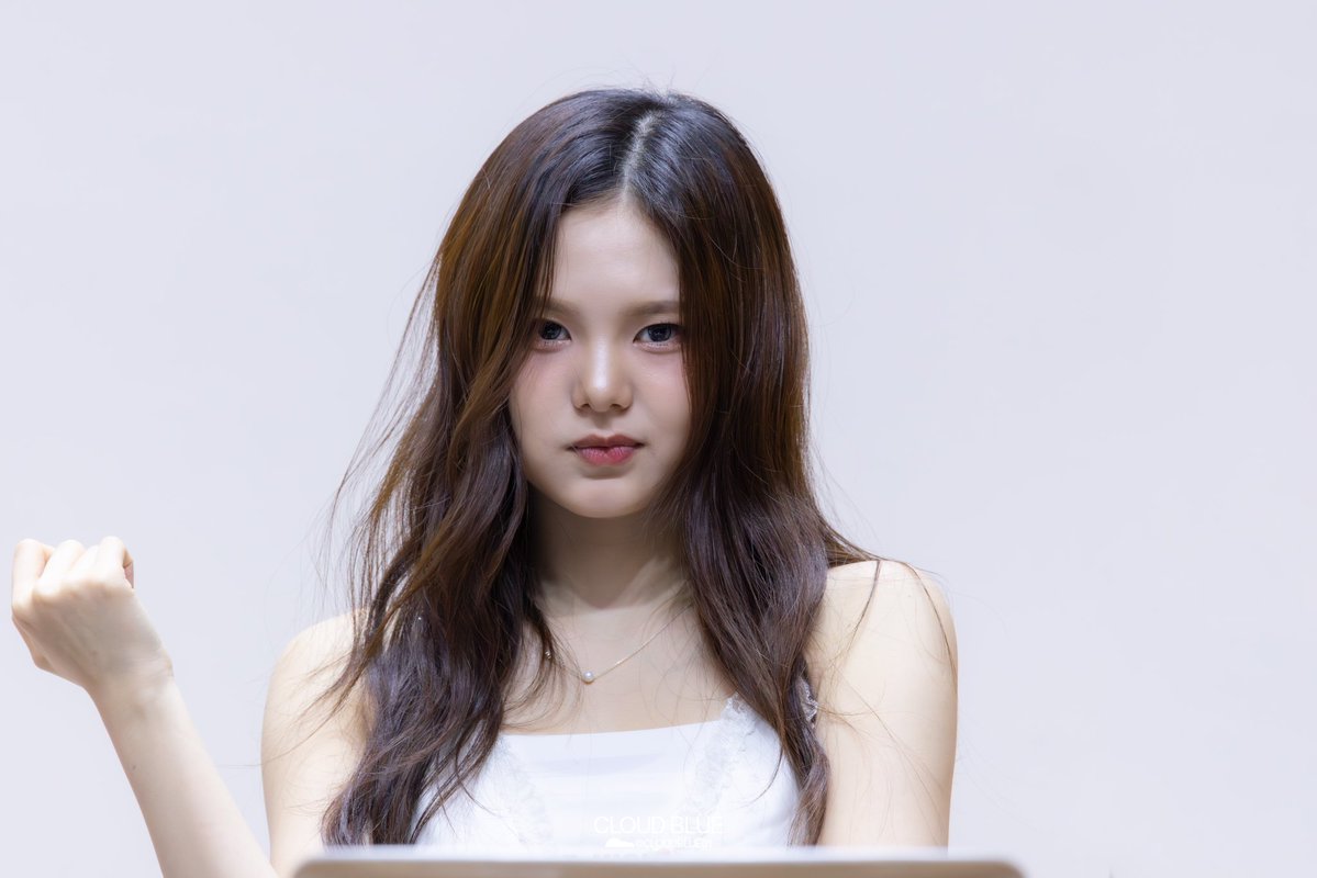 Cloudblue01's tweet image. 250727 KIIRAS
키라스 퍼스트뮤직 Fan sign
링링
#키라스 #KIIRAS #링링 #LingLing