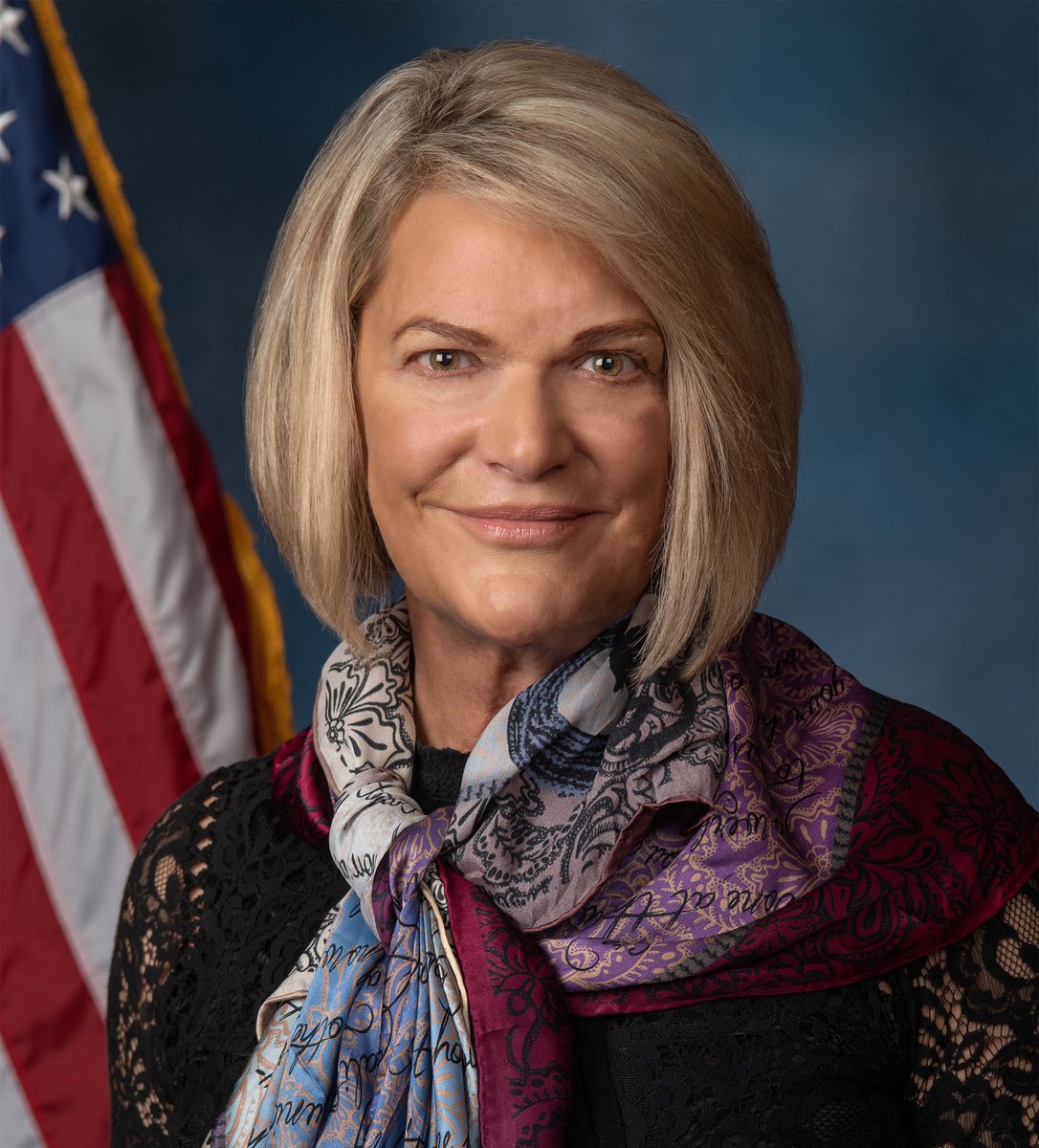 CryptoNewsHntrs's tweet image. 🚨 Senator Lummis calls for the US government to sell its gold reserves and buy #Bitcoin. 💰🚀
A bold move towards a digital future? 🌐
#Crypto #BitcoinAdoption #CryptoNews #CryptoMarket #GoldToBTC