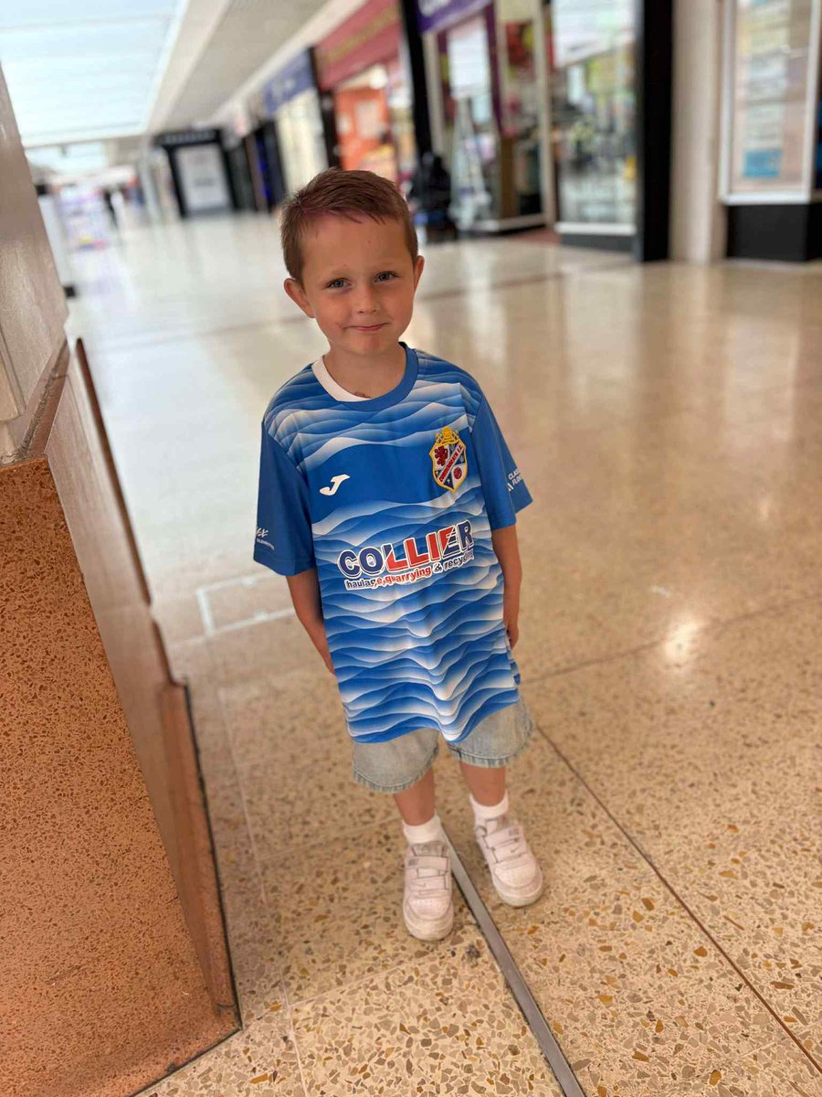 CowdenbeathFC's tweet image. Lucas picked up his new 2025/26 home shirt at yesterday's Cowdenbeath Gala π
Who else managed to get their hands on either the home or away kit? Share your photos below!