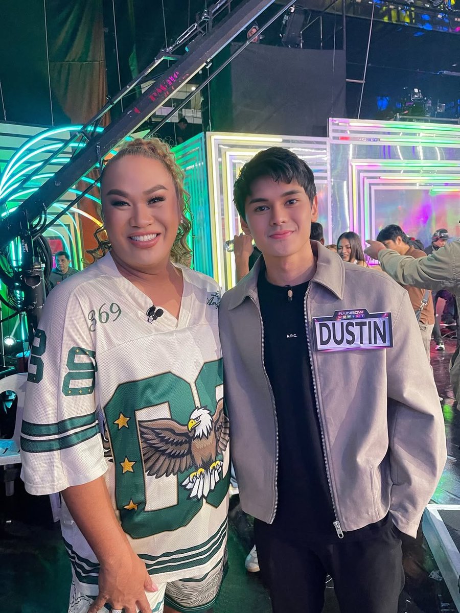 dustin_trends's tweet image. || 07-27-25 ||  [📸: Ate Negi/Instagram]

Ate Negi&apos;s Instagram post with Dustin Yu and other Kapuso housemates! 🌈💚

🔗instagram.com/p/DMm5gNEN2Tm/…

DUSTIN RUMBLE READY
DUSTIN RUMBLE READY

#DustinYu || @dustinyuu