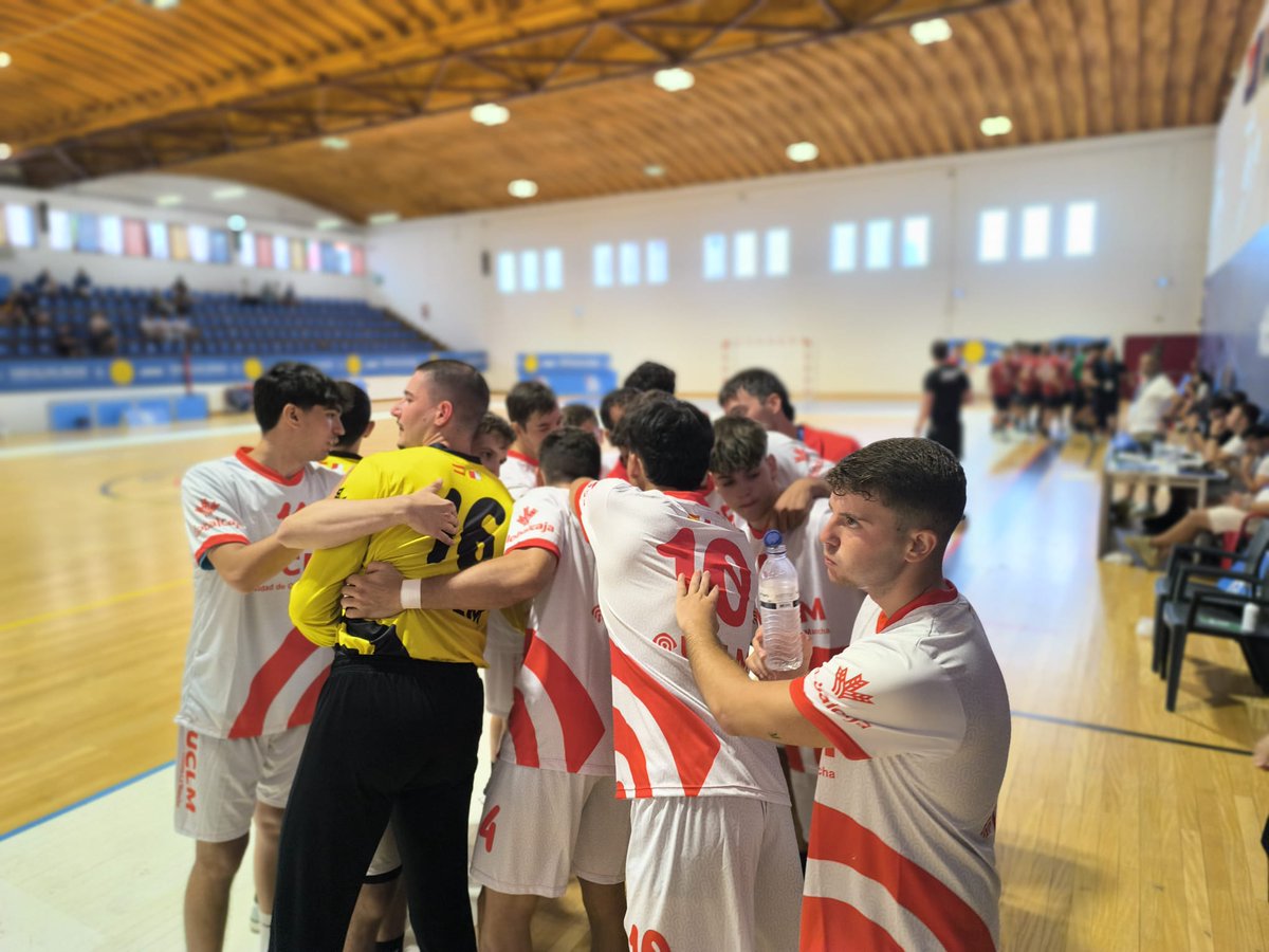 Nuestro equipo de balonmano masculino cierra la participación en el europeo, con una victoria 38-18 frente a la Norwegian University os Science and Technology (NOR) obteniendo así el noveno puesto. 

<a href="/uclm_es/">Universidad de Castilla-La Mancha</a> <a href="/VEstudianteUCLM/">Vicerrectorado de Estudiantes y Empleabilidad</a>
<a href="/SomosGlobalcaja/">Globalcaja</a> <a href="/EUSAHandball/">EUSA Handball</a>