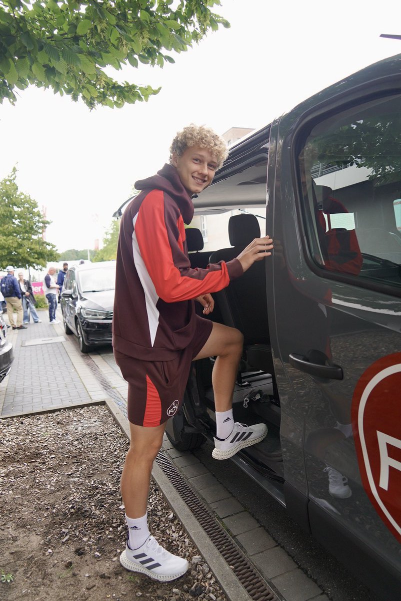 1_fc_nuernberg's tweet image. Laune gut, Autos gepackt - wir sind wieder auf dem Weg zu euch und freuen uns! 😍
#DerClubschwärmtaus 🔛
#fcn