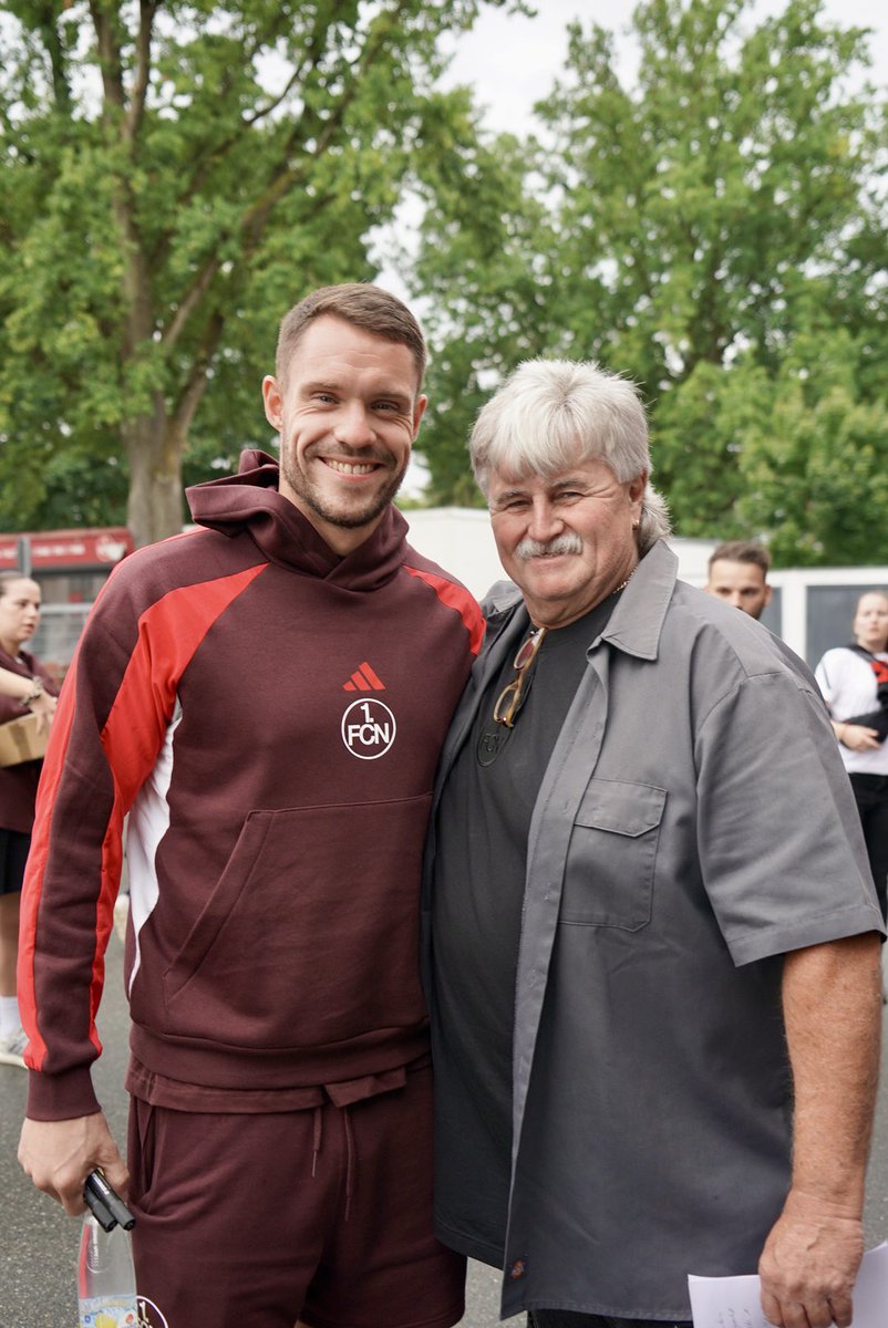 1_fc_nuernberg's tweet image. Laune gut, Autos gepackt - wir sind wieder auf dem Weg zu euch und freuen uns! 😍
#DerClubschwärmtaus 🔛
#fcn