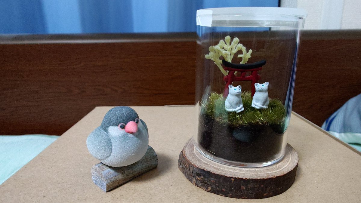 RinQ9053's tweet image. ワンフェスはねぇ...スケールフィギュアキットもいいけど彩色済動物系も良きよ。癒されまくり。

左：月時雨様のもちもちぶんちょ
右：yamomal様の苔ｼﾞｵﾗﾏと好みの小物達(猫ペア鳥居植物)