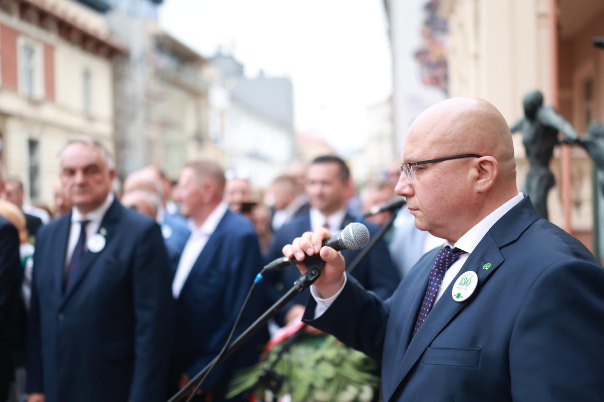 🍀 PSL (@nowepsl) on Twitter photo 💬 Przez 130 lat nasi ludzie budowali Polskę w każdym pokoleniu. My dzisiaj musimy być kontynuatorami tej misji. Bo nie ma dziś sprawy ważniejszej niż Polska.
🍀<a href="/_Adam_Dziedzic/">Adam Dziedzic</a>
📍Rzeszów 💬 Przez 130 lat nasi ludzie budowali Polskę w każdym pokoleniu. My dzisiaj musimy być kontynuatorami tej misji. Bo nie ma dziś sprawy ważniejszej niż Polska.
🍀<a href="/_Adam_Dziedzic/">Adam Dziedzic</a>
📍Rzeszów
