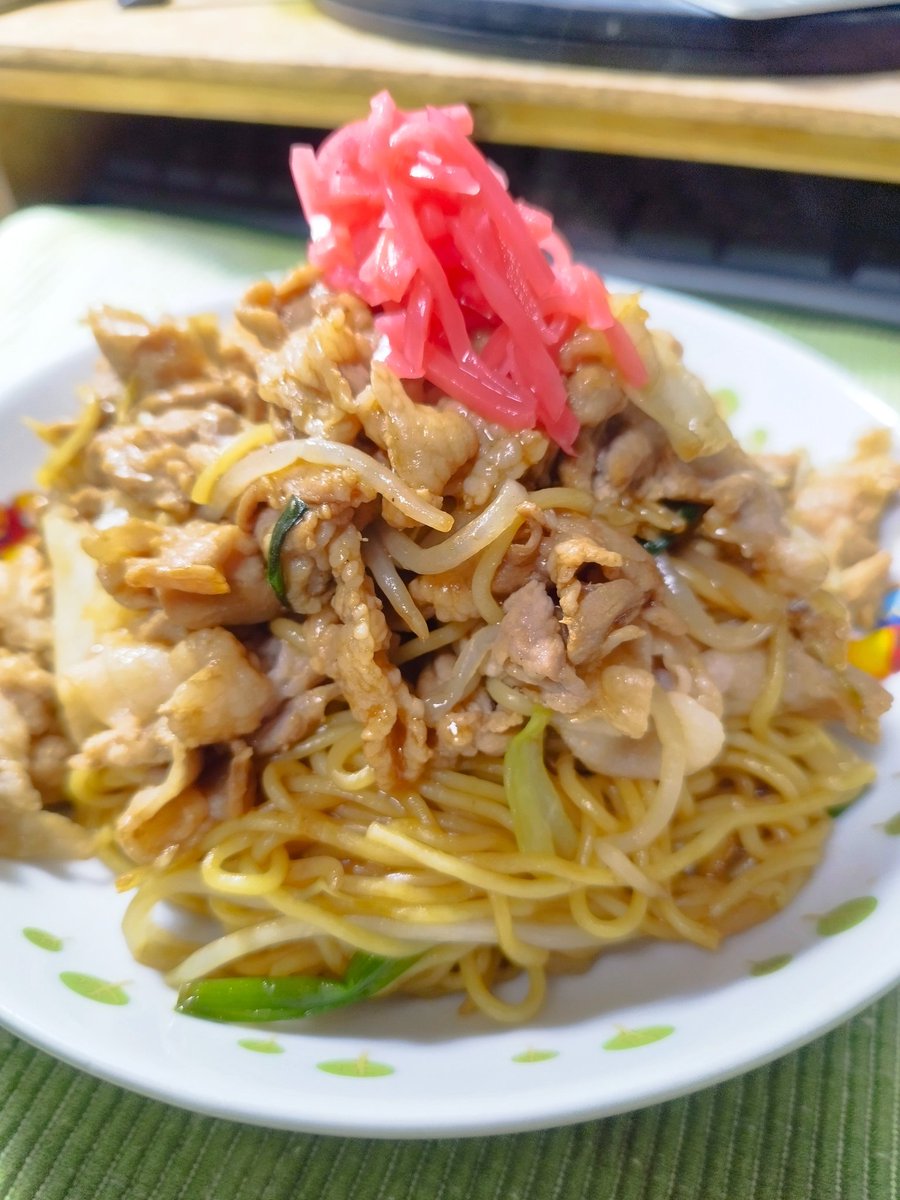 K_REDBEARS's tweet image. 先週から、ベアたんが焼きそば食べたくて泣いていたら、ベア次郎が夢を叶えてくれました(*´ω｀*)