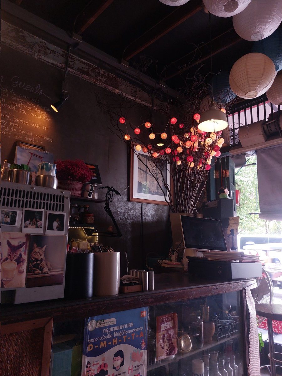 mongkhonaiam's tweet image. H cafe อยู่ตรงข้ามกับพิพิธบางลำพู ขนมปังโคตรไส้เลยแหละ ให้เยอะอร่อยมาก