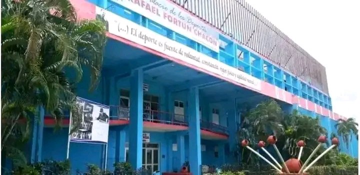 En #PorCamagüeyTodo se celebra hoy el 36 aniversario de la inauguración por #FidelEsFidel del Palacio de los Deportes Rafael Fortun Chacón.
#LaLuchaNoHaCesado