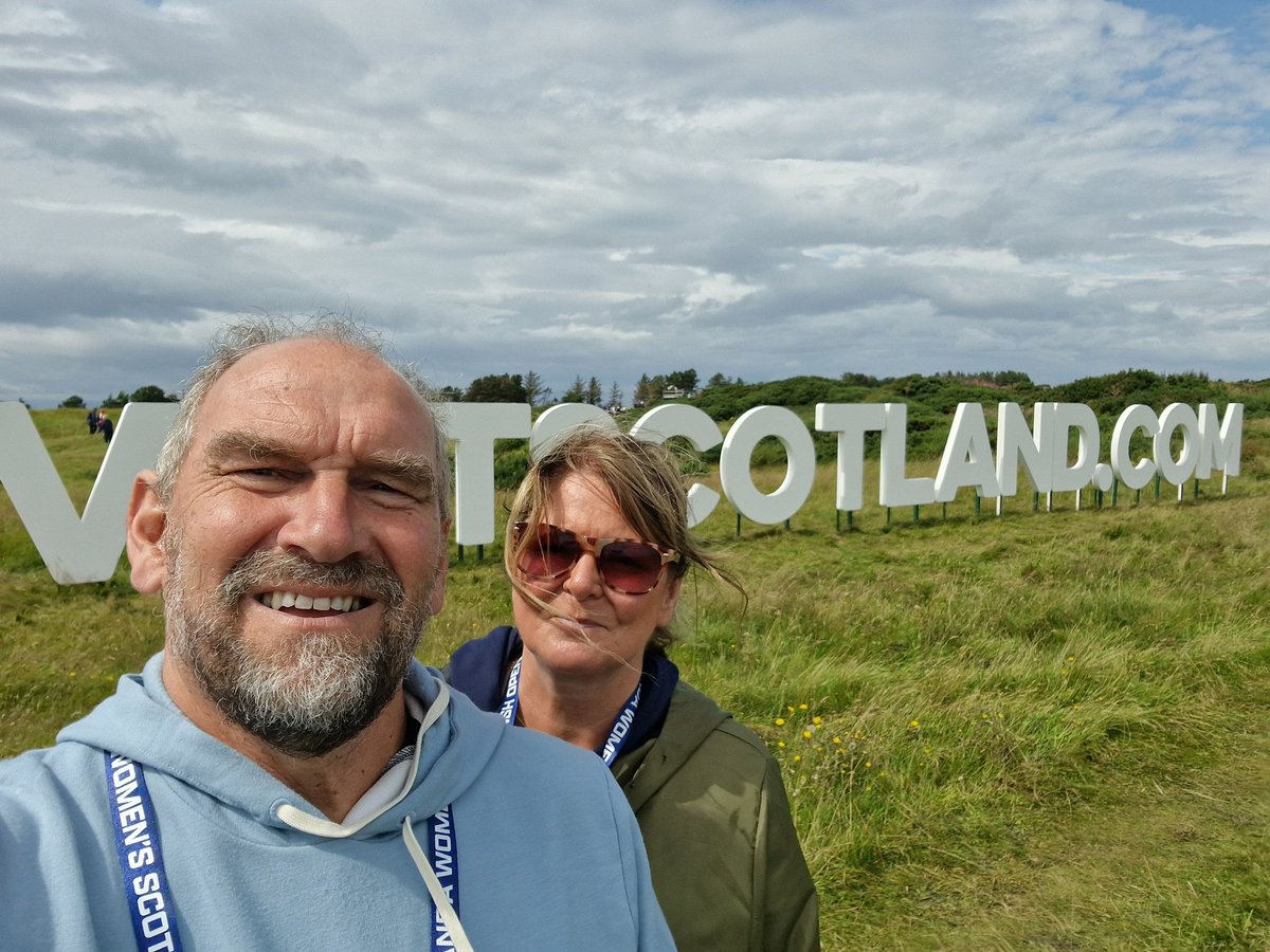 Nice to have <a href="/carol_dempster/">Carol Dempster</a> with me at <a href="/DundonaldLinks/">Dundonald Links</a> for final round of <a href="/Womens_Scottish/">Women's Scottish Open</a> 🏴󠁧󠁢󠁳󠁣󠁴󠁿⛳️