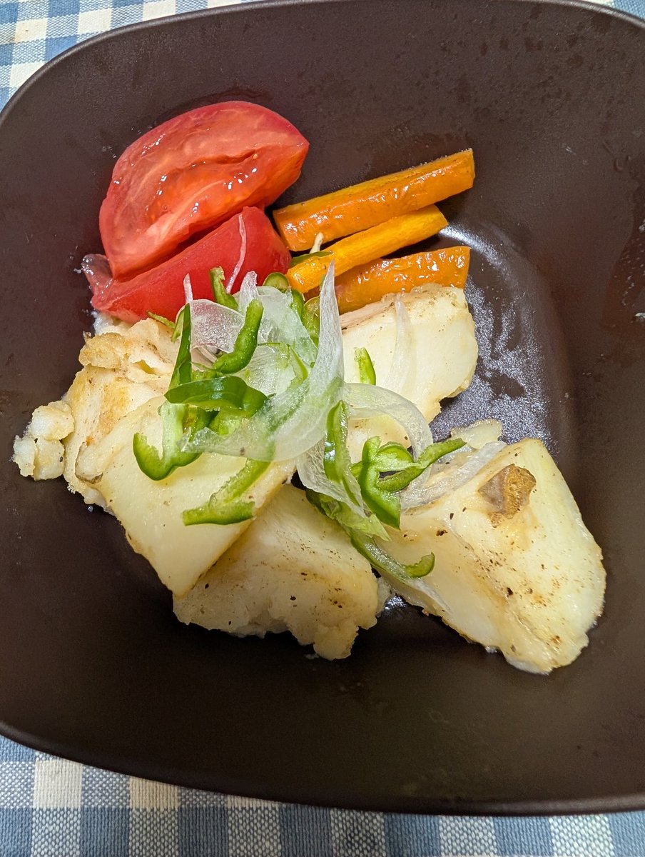 じゃがいも 夏だから塩コショウ 粗挽きコショウ  じゃがいもに ハマっている😅