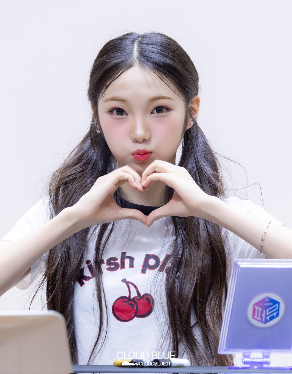 Cloudblue01's tweet image. 250727 KIIRAS
키라스 퍼스트뮤직 Fan sign
로아
#키라스 #KIIRAS #로아 #ROAH