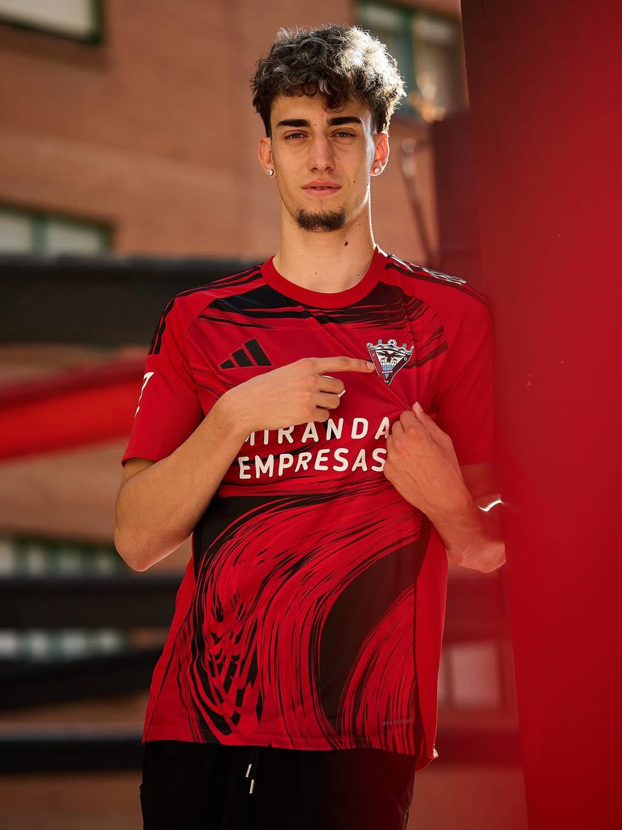 🔴🔴

🇪🇸كشف نادي ميرانديس الأسباني المشارك في La liga 2 عن طقمه الأساسي لموسم 25/26  من adidas