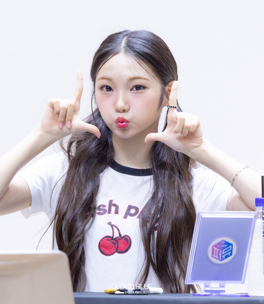 Cloudblue01's tweet image. 250727 KIIRAS
키라스 퍼스트뮤직 Fan sign
로아 L.O.V.E
#키라스 #KIIRAS #로아 #ROAH