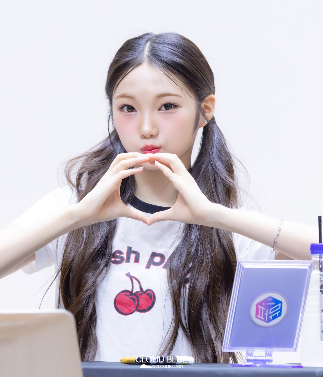 Cloudblue01's tweet image. 250727 KIIRAS
키라스 퍼스트뮤직 Fan sign
로아 L.O.V.E
#키라스 #KIIRAS #로아 #ROAH