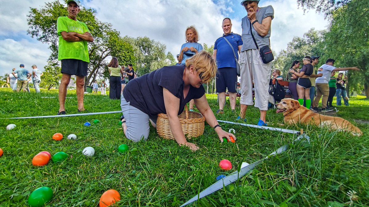 Te iksera/tvitera mikrocepiens par "nepareizu" plakātu, kurš aicināja talkā uz neredzīgo jautājām sporta spēlēm.
Daži no mums lasīja starp rindām un vienkārši nāca talkā <a href="/zaledaja/">Zanda Bieziņa</a> 🤍
Paldies labiem cilvēkiem.
#RedziMani