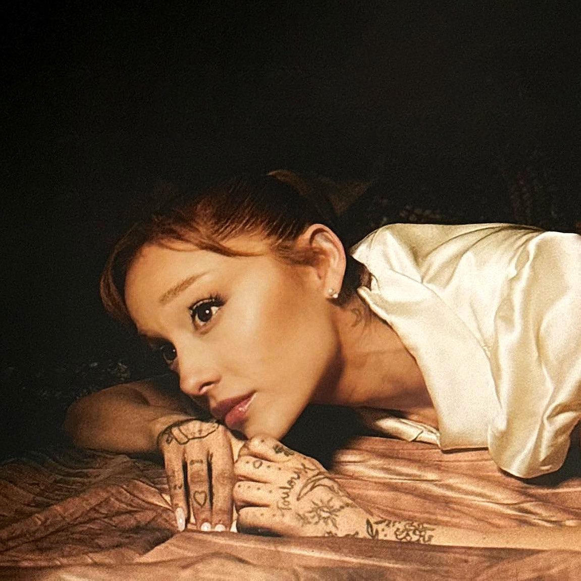 AriGrandeStats's tweet image. ‘twilight zone’ is expected to rise to #81 (+17) on the Billboard Hot 100, based on Final Predictions. It will be the song’s 16th week on the chart.
— At least, 17 weeks are secured as its physicals just shipped and will count towards next week’s chart.