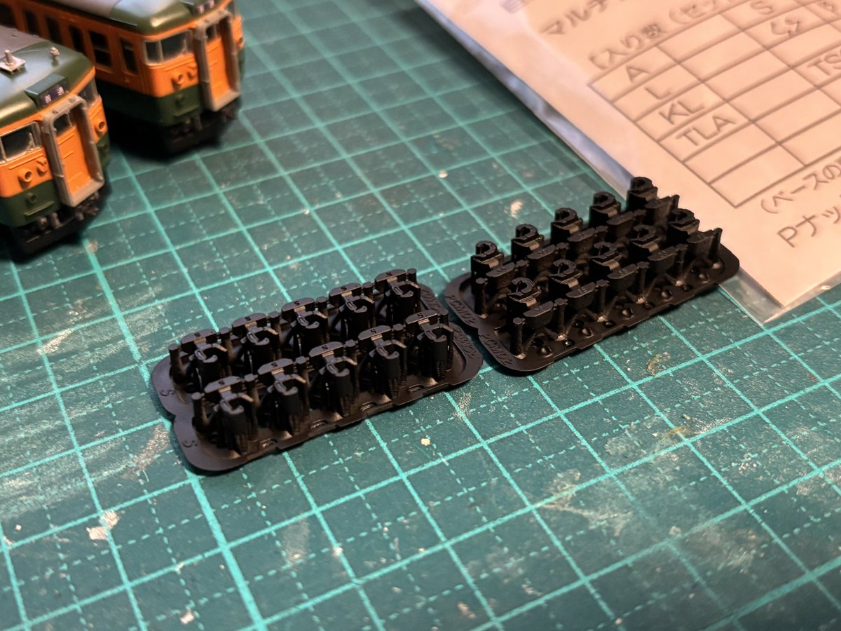 yukiusa24505's tweet image. 先日届いたpochi.工房さんのマルチナックルカプラーを貨車に取り付け。

(タキ35000にはSSを取り付けてみました)