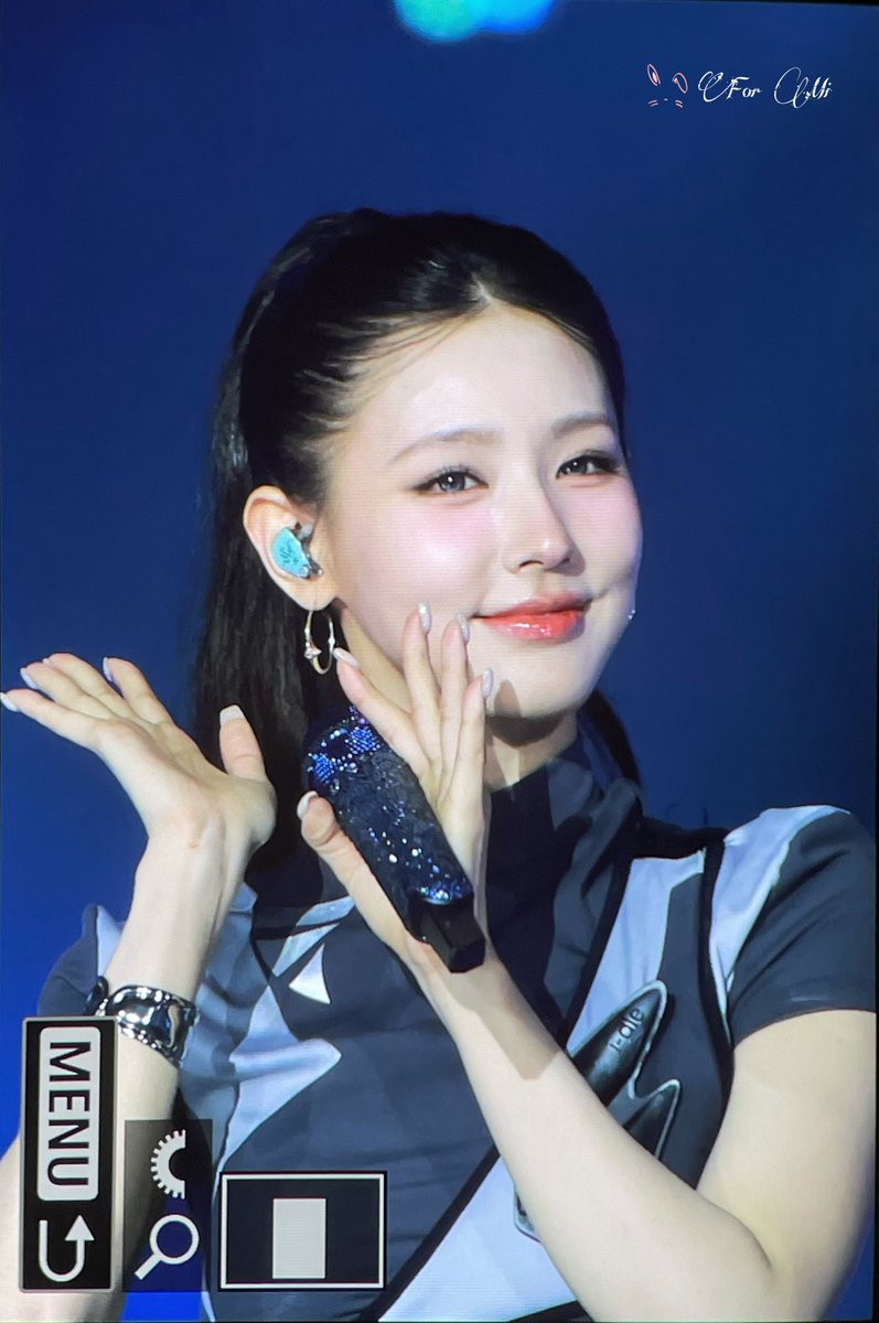 ForMi0131's tweet image. 250727
SBS 가요대전 ❤
💚
#여자아이들 #GIDLE #G_I_DLE
#아이들 #idle #I_DLE
#미연 #MIYEON
#Good_Thing