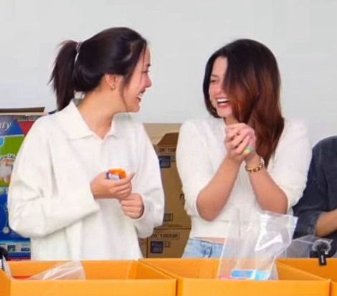 PFandBB's tweet image. The girls once said people have too many different opinions and it became toxic, people forget this is their life and they will do what makes them happy, at the end of the day we are here to enjoy their work and what they are willing to share with us and btw FB bond is real 🤍