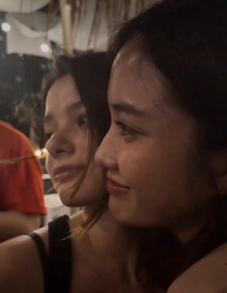 PFandBB's tweet image. The girls once said people have too many different opinions and it became toxic, people forget this is their life and they will do what makes them happy, at the end of the day we are here to enjoy their work and what they are willing to share with us and btw FB bond is real 🤍