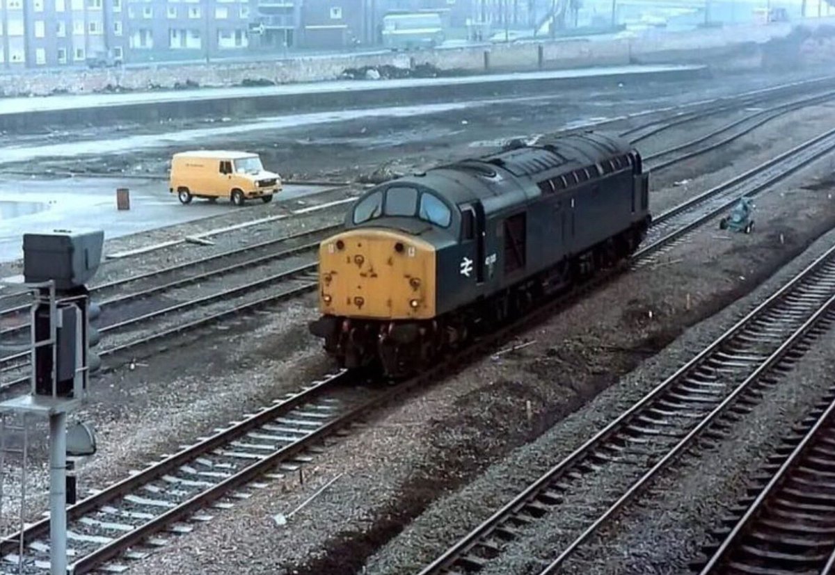 Doncaster, 1980

40085 pauses on the East Slow as it surveys the desolation of a recently lifted Shakespeare Dock and Carriage Sidings. A BR Sherpa van predicts the future as most of that land is now railway company car parks 

#Doncaster #Yorkshire

📷  J Miller