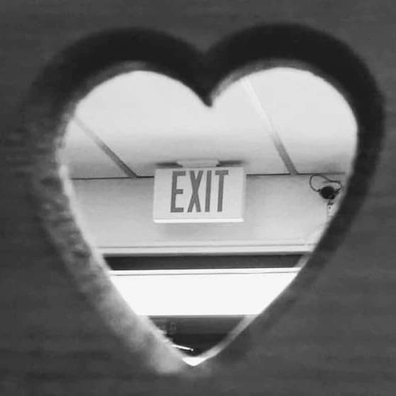 Dreaming_81's tweet image. Bella l&apos;estate,
mille bracciate di malinconia
Bella l&apos;estate,
bruciarsi il cuore
per metterti via

Per metterti via...

[Levante - Canzone d&apos;estate]

#IlCantoDelleParole a #CasaLettori