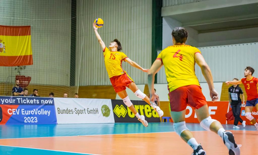 AlexArbelo's tweet image. El @CDCisnerosAlter de @RiveraR_Miguel 25-26 sigue reforzándose 

El equipo tinerfeño llega a un acuerdo (falta oficialidad) con el receptor madrileño Hugo López (21 años y 2&apos;00 m) ex @CVEmeveLugo y @CVGuaguas e integrante de las inferiores de 🇪🇸

Jugador con muy buen futuro...