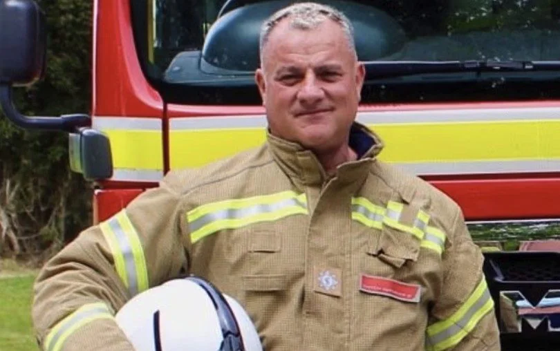 🚨FIREMAN LOSES JOB OF 27 YEARS FOR USING TERM 'FIREMAN'

He was told to be more inclusive and use term 'Fire Fighter'

Simon Bailey has now been sacked from his role