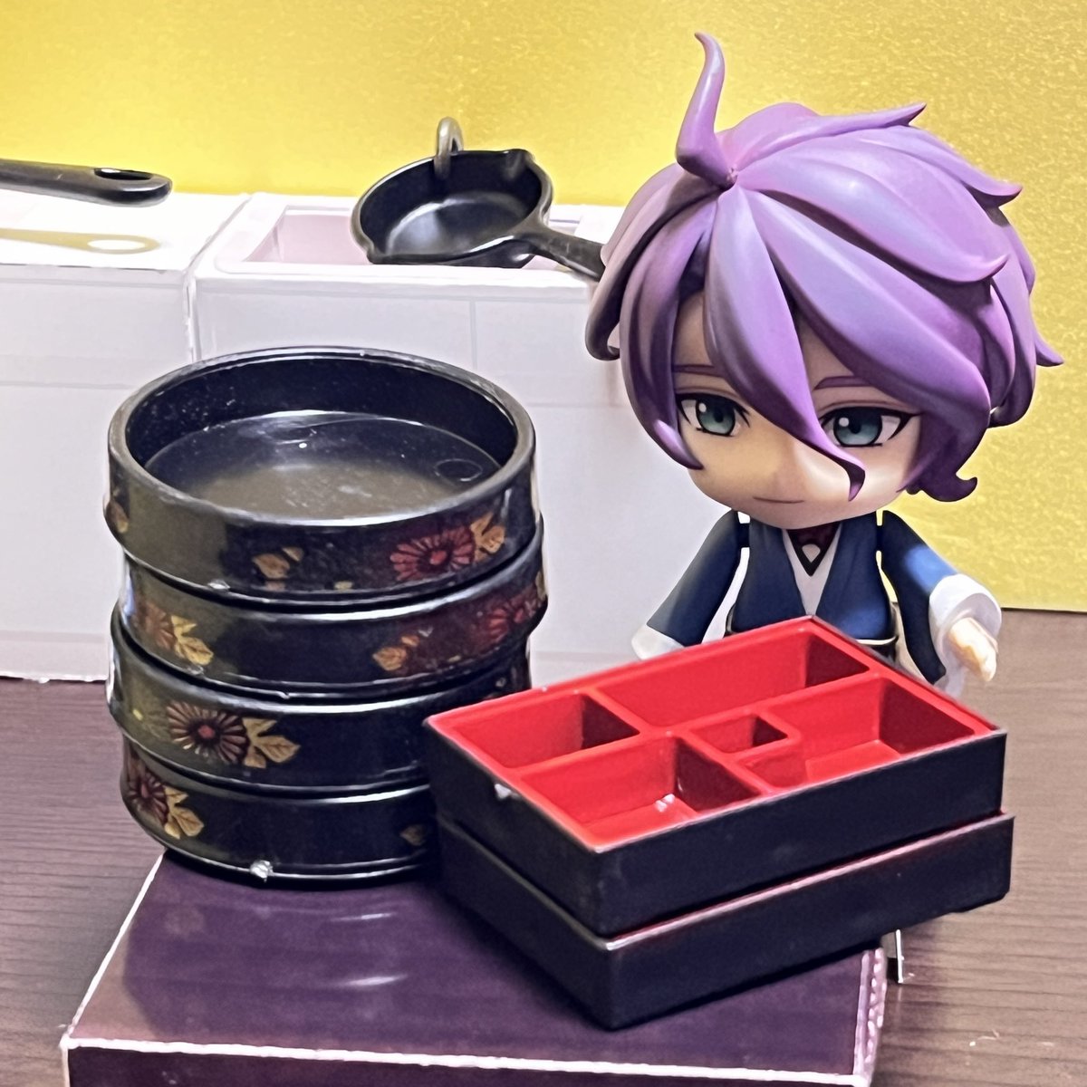 yousaikoubou's tweet image. セリアで小さいフライパンを買ってきたので
ついでにホビーショーで買ってきたミニチュアの整理をしていたのですが
ねんどろさん用にシンクとIHコンロ2cm位低くしたほうがいい気がしてきた
これも無料でダウンロードできます
蛇口はフックです
yousai.ocnk.net/phone/product/…