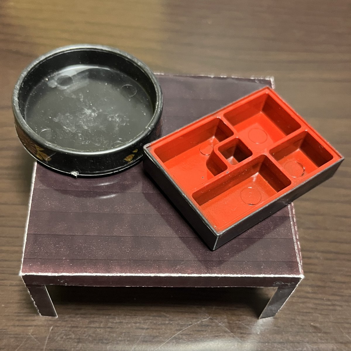 yousaikoubou's tweet image. セリアで小さいフライパンを買ってきたので
ついでにホビーショーで買ってきたミニチュアの整理をしていたのですが
ねんどろさん用にシンクとIHコンロ2cm位低くしたほうがいい気がしてきた
これも無料でダウンロードできます
蛇口はフックです
yousai.ocnk.net/phone/product/…