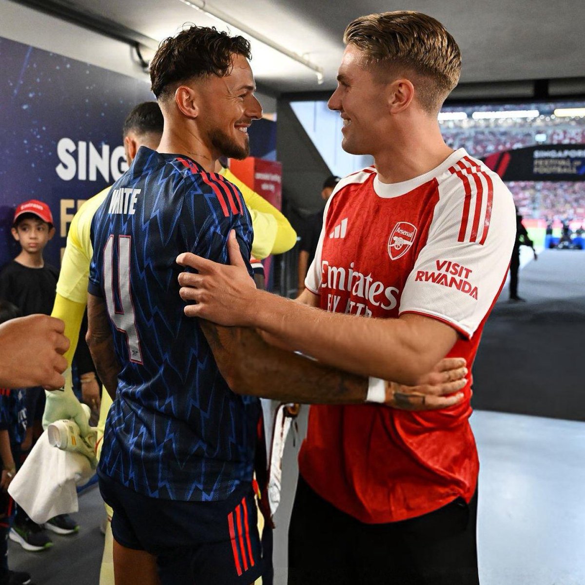 📸 Former Brighton teammates, Ben White and Viktor Gyökeres, after the Swede was unveiled as an Arsenal signing. 👋🫂