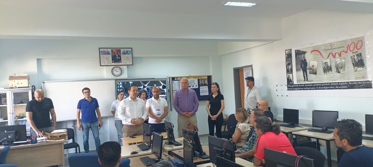 İl Millî Eğitim Müdürümüz Sayın Uygar Keskin, Ereğli ilçemizde SRC sınavının yapıldığı Ereğli Anadolu Lisesini ziyaret etti.

Bakanlık temsilcimiz ve sınav komisyonu ile birlikte sınav öncesi yapılan toplantıya katıldı. Sınav sürecinde görev alacak salon başkanları ve salon